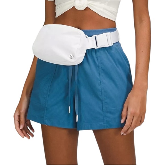 Lululemon Everywhere Belt Bag 1L, white, NWT - Picture 2 of 7